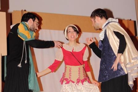 Foto del Acto Cultural del XI Encuentro FCSM, en marzo de 2016. Obra de teatro "Las alegres comadres de Windsor" de Shakespeare, por La Pequeña Compañía