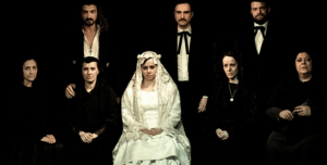 Representación de Bodas de sangre, de Lorca, en el Teatro Karpas